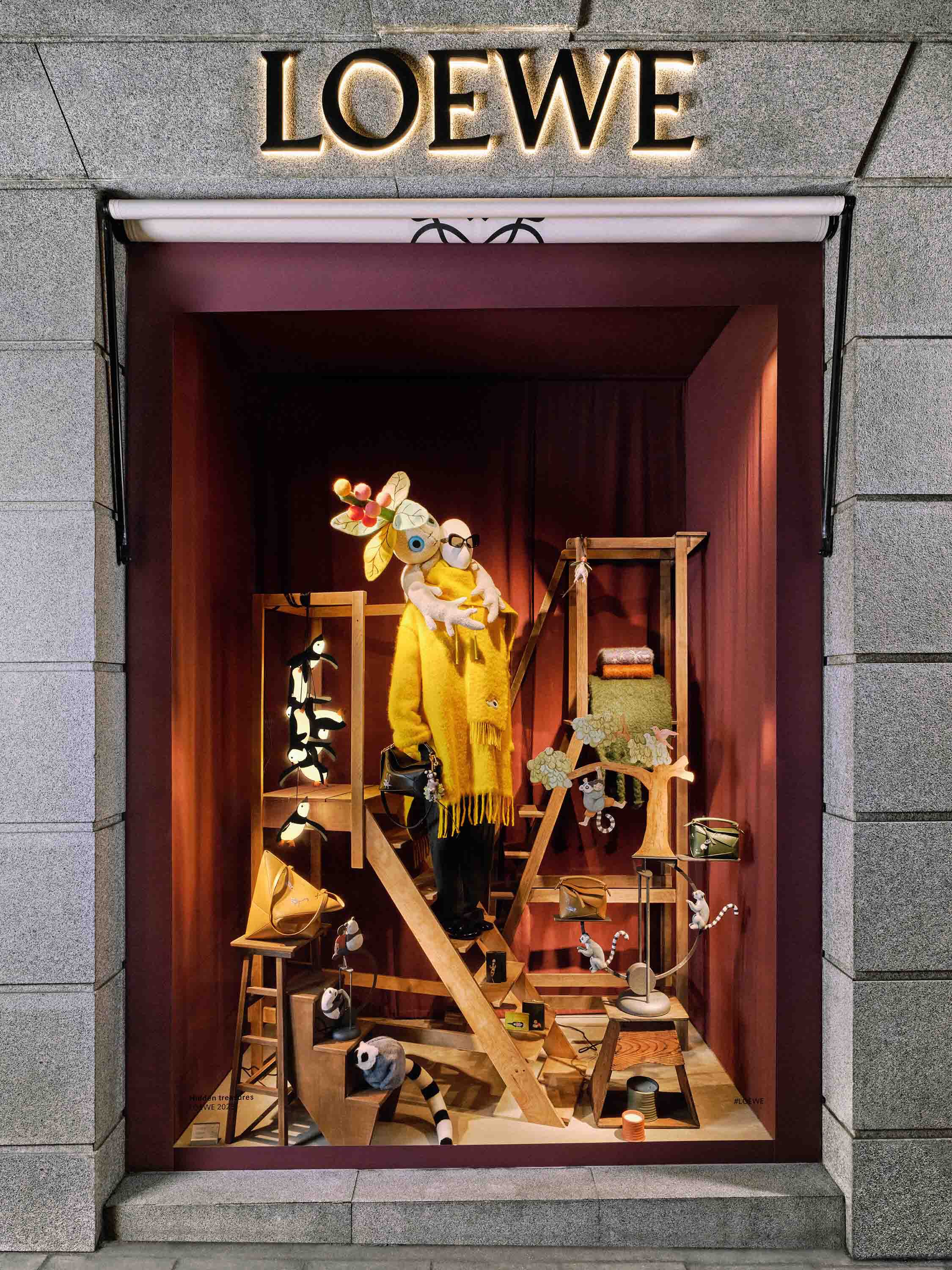 Seasonal shopping services LOEWE gifts